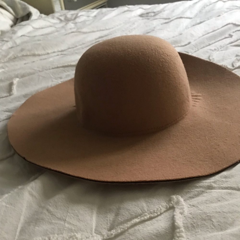 Tan large hat